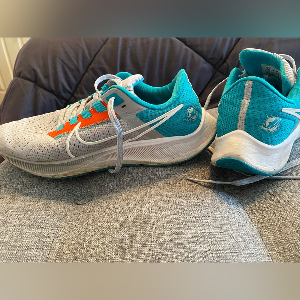 Nike NFL Pegasus tennis shoes men’s size 8 (Miami dolphins)